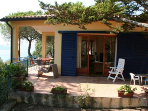 House with direct access and private terrace at sea only 10min from Capoliveri
